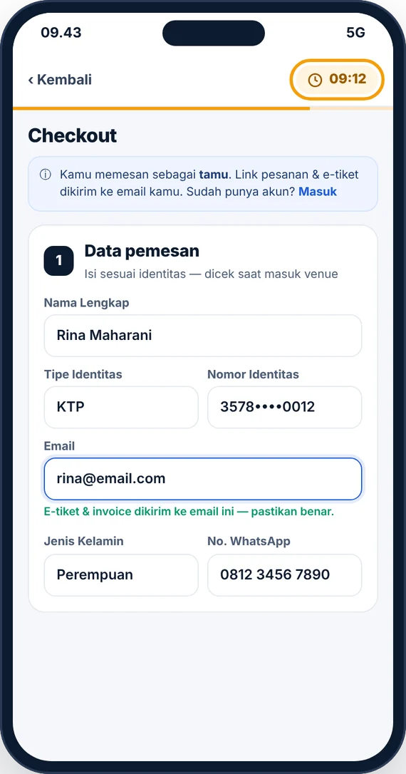 Halaman checkout: hitung mundur sisa waktu dan formulir data pemesan